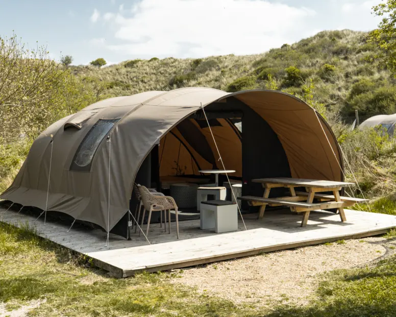 De Waard tent buiten