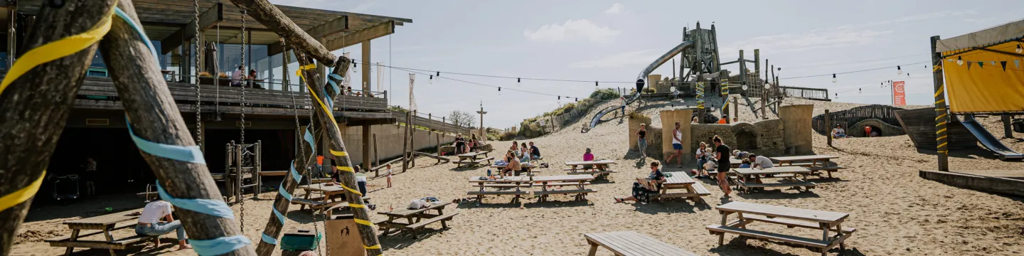 Restaurant Gestrand de Lakens speeltuin horeca strand
